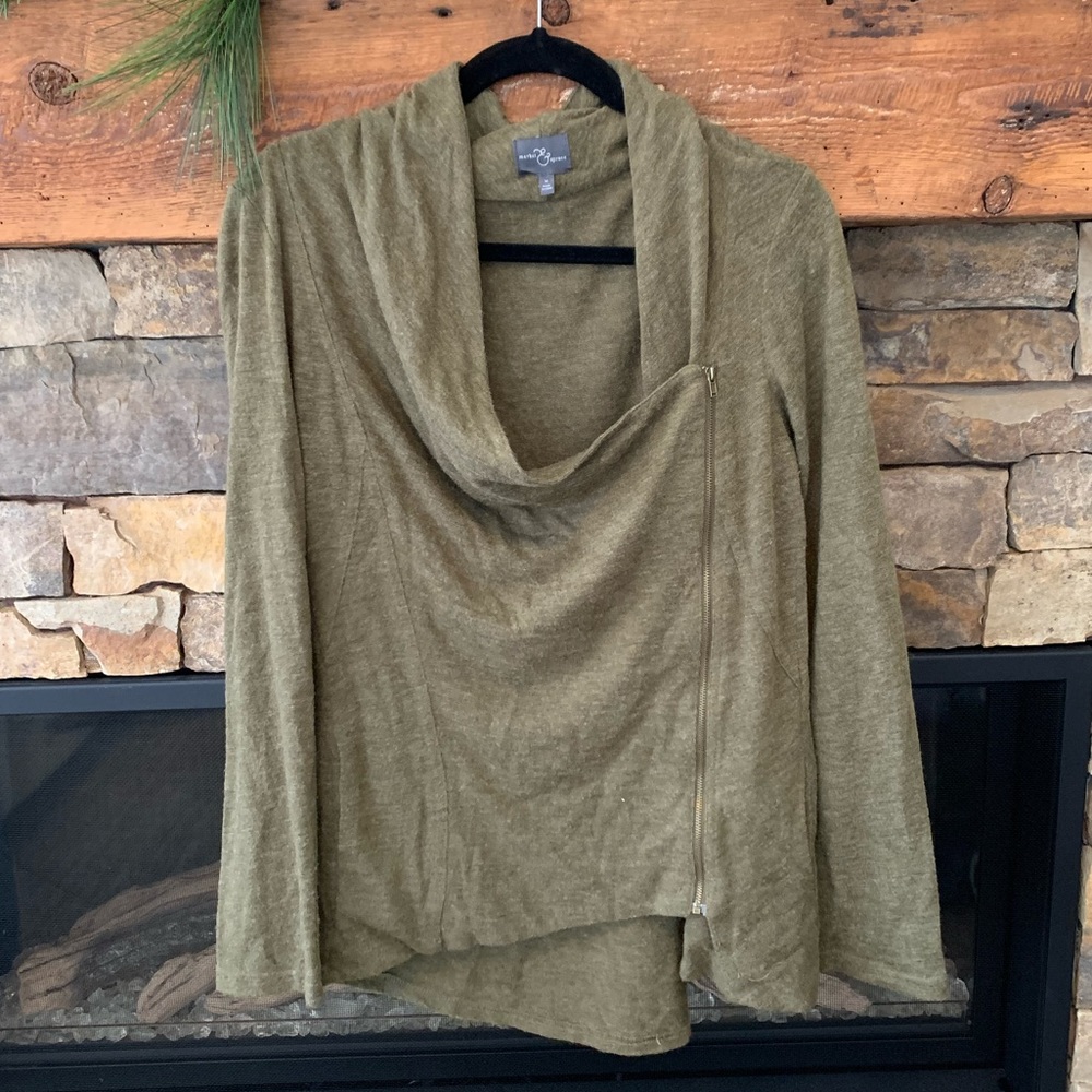 Market and spruce medium sweater